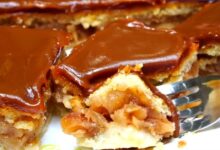 Photo of Рецепт сырного пирога с карамелью и яблоками