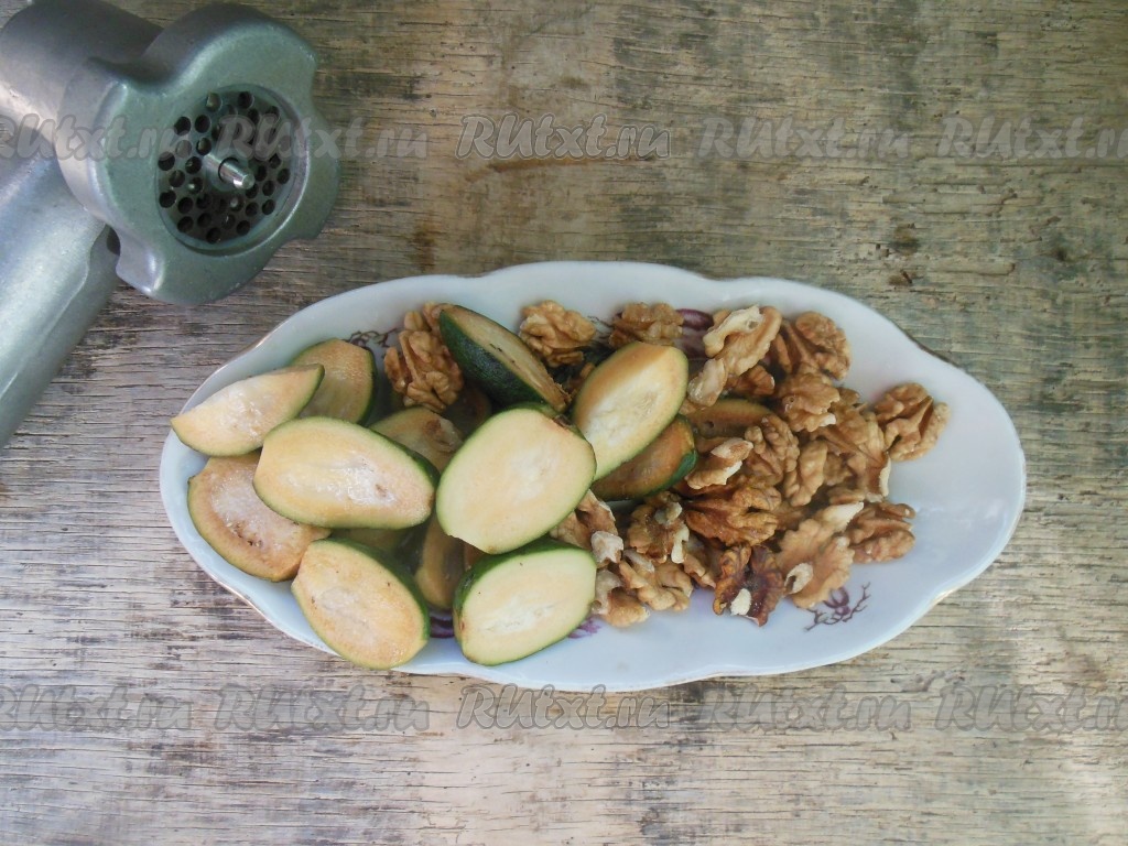 Фото 8 — Сыр бри с медом и грецкими орехами