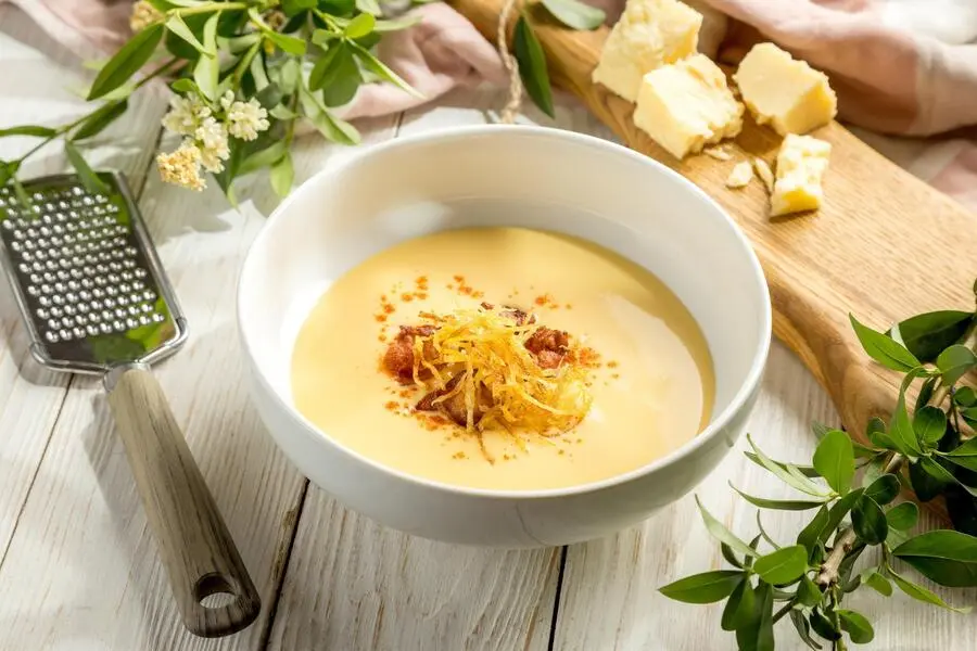 Фото 56 — Сырный суп с беконом и зеленью