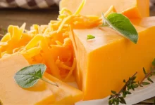 Photo of Сыр чеддер с грушей и кедровыми орешками