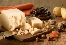 Photo of Сыр пармезан с клюквенным вареньем