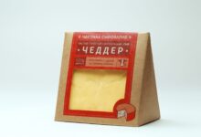 Photo of Сыр чеддер с грушей и кедровыми орешками